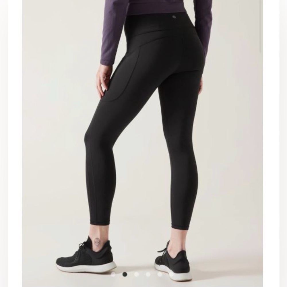 Athleta Ultimate Stash 7/8 Tight Legging in size large TALL